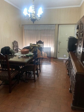CASA EN VENTA A MEDIA CUADRA DE LA AV VALETTE, 9 DE JULIO 1000 -MONTE GRANDE- RETASADA OPORTUNIDAD!!!