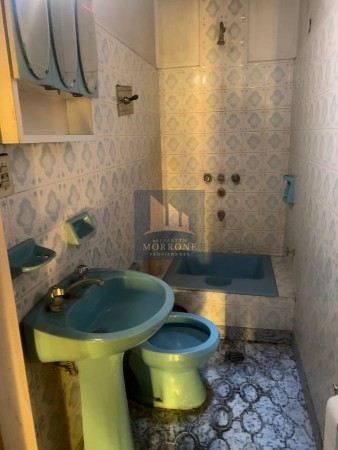 CASA EN VENTA A MEDIA CUADRA DE LA AV VALETTE, 9 DE JULIO 1000 -MONTE GRANDE- RETASADA OPORTUNIDAD!!!
