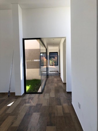 VENTA HERMOSA CASA A ESTRENAR 3 HABITACIONES, BARRIO LA HORQUETA DE ECHEVERRIA -CANNING- CONSULTA