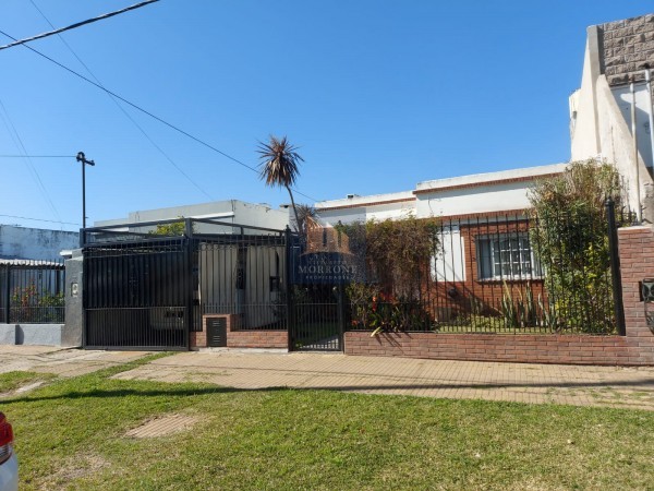 HERMOSA CASA ESTILO AMERICANA EN VENTA 3 DORMITORIOS, ESMERALDA 1700 -TEMPERLEY-