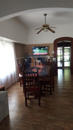 HERMOSA CASA ESTILO AMERICANA EN VENTA 3 DORMITORIOS, ESMERALDA 1700 -TEMPERLEY-