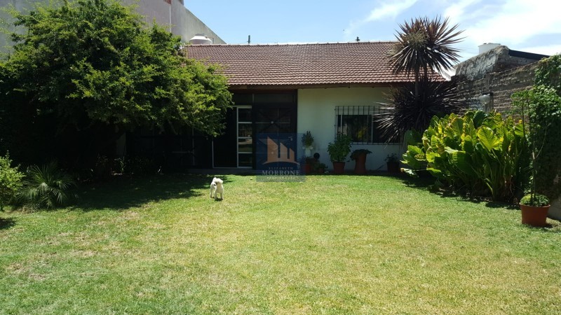 HERMOSA CASA ESTILO AMERICANA EN VENTA 3 DORMITORIOS, ESMERALDA 1700 -TEMPERLEY-