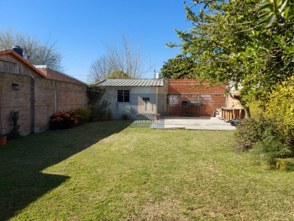 HERMOSA CASA ESTILO AMERICANA EN VENTA 3 DORMITORIOS, ESMERALDA 1700 -TEMPERLEY-