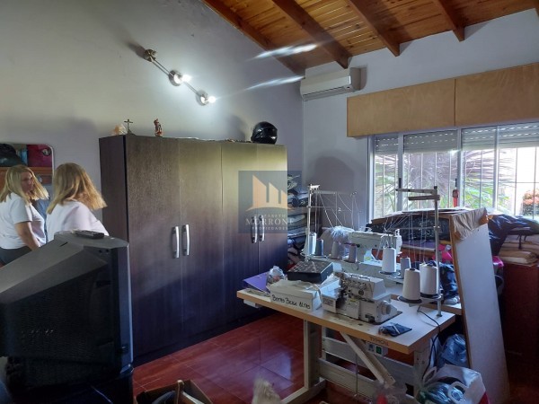 HERMOSA CASA ESTILO AMERICANA EN VENTA 3 DORMITORIOS, ESMERALDA 1700 -TEMPERLEY-