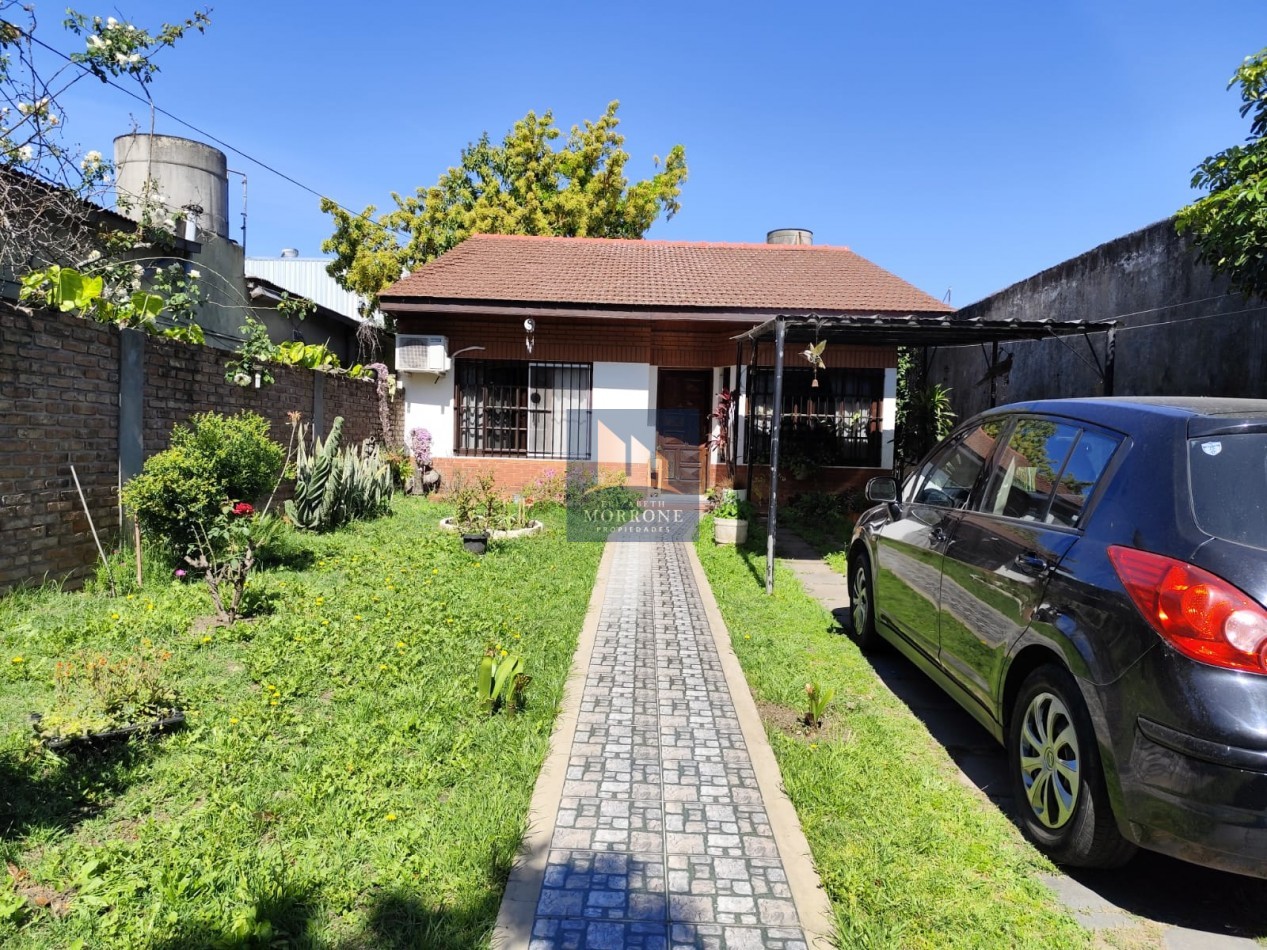 VENTA CASA APTA CREDITO 3 DORMITORIOS Y GARAGE SEMICUBIERTO EN LOTE DE 400 MT2, LAUTARO 100 -TEMPERLEY-