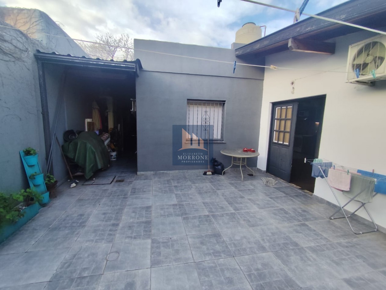 VENTA HERMOSA CASA PLANTA BAJA, EXCELENTE ESTADO TRES AMBIENTES, PARQUE Y PILETA -ZEBALLOS 655 TEMPERLEY-