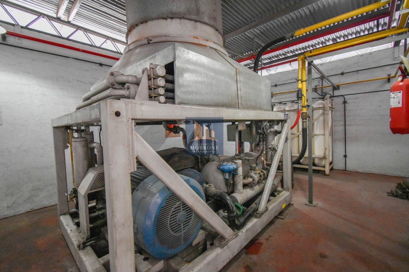 VENTA ESTACION DE SERVICIO FUNCIONANDO, COMBUSTIBLE Y GNC, PROPIEDAD Y FONDO DE COMERCIO, SARMIENTO 1292 -LANUS-
