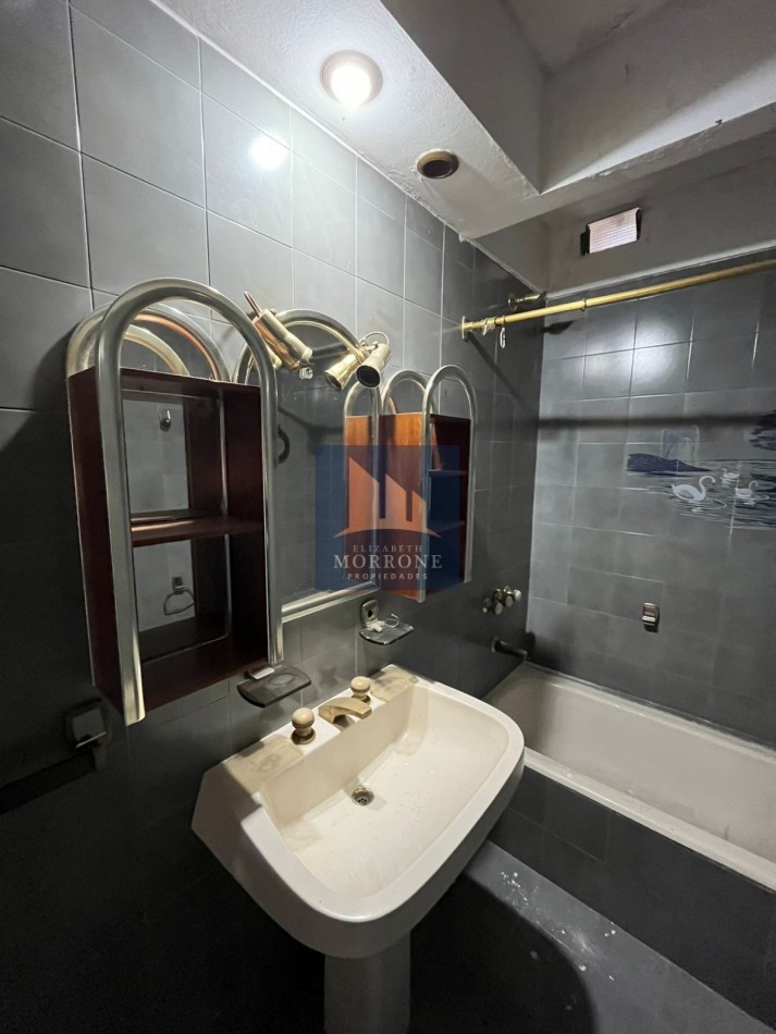 IMPORTANTE CHALET DE CATEGORIA CON 3 DORMITORIOS, SOTANO PARA VARIOS AUTOS Y PARQUE, LA CALANDRIA 4000 -SAN JOSE-