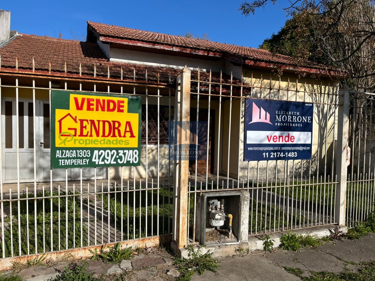 VENTA CASA A RECICLAR CON AMPLIO PATIO Y LUGAR PARA ENTRAR UN AUTO MUY BUENA UBICACION, MALVINAS ARGENTINAS 1347 -TEMPERLEY -