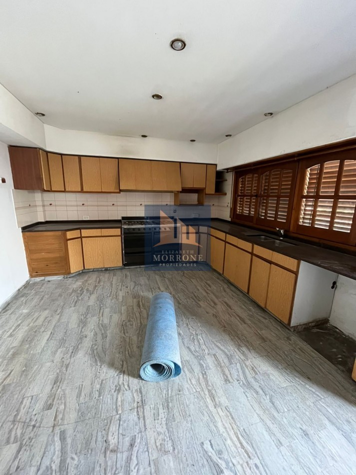 IMPORTANTE CHALET DE CATEGORIA CON 3 DORMITORIOS, SOTANO PARA VARIOS AUTOS Y PARQUE, LA CALANDRIA 4000 -SAN JOSE-