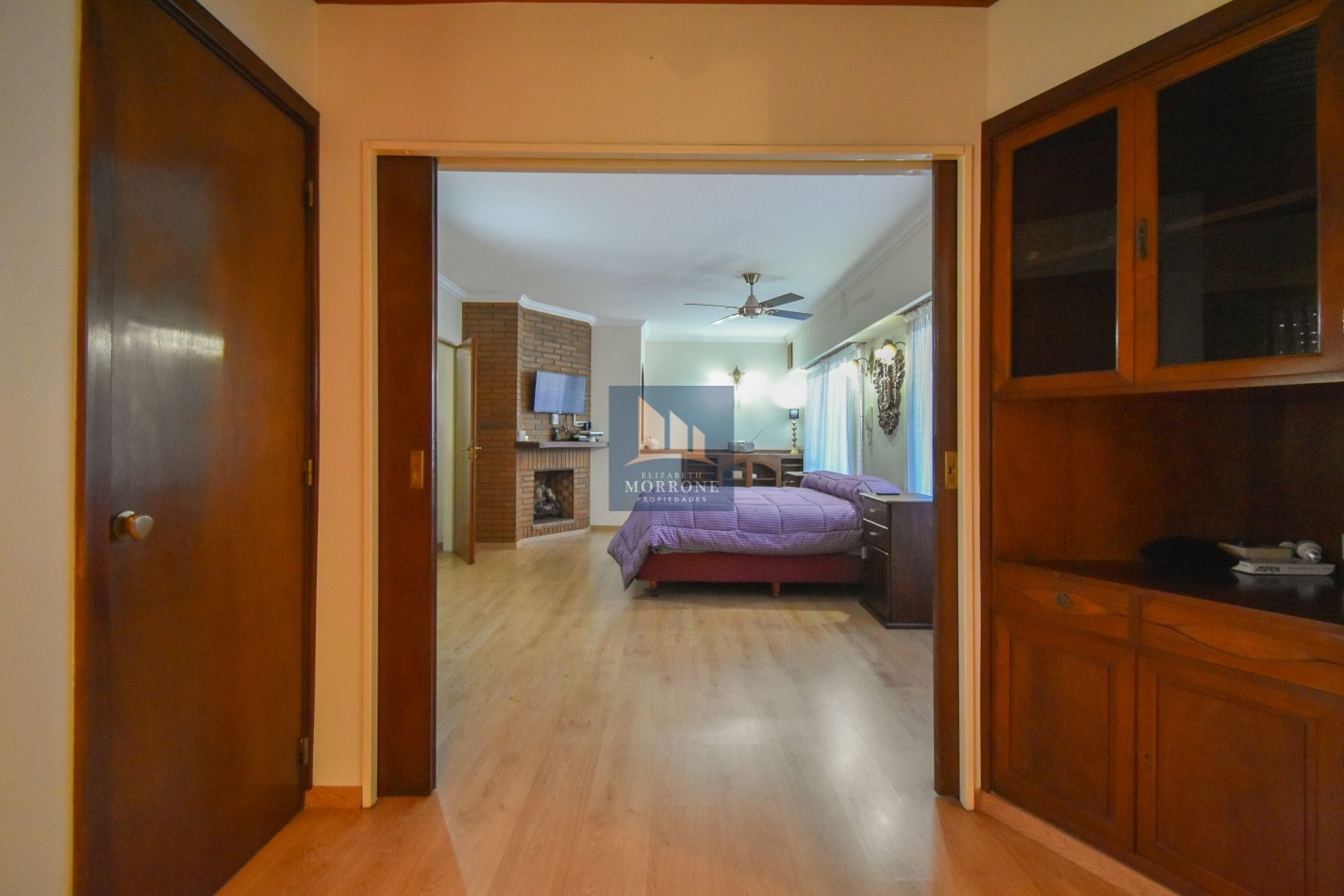 VENTA IMPRESIONANTE CHALET DE CATEGORIA, CON LA COCINA COMPLETAMENTE REMODELADA, 4 DORMITORIOS, LA CASA SE VENDE TOTALMENTE AMUEBLADA, CANGALLO 1400 -TEMPERLEY-