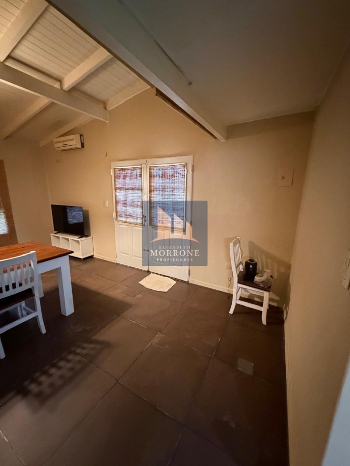 VENTA HERMOSA CASA PLANTA BAJA, EXCELENTE ESTADO TRES AMBIENTES, PARQUE Y PILETA -ZEBALLOS 655 TEMPERLEY-