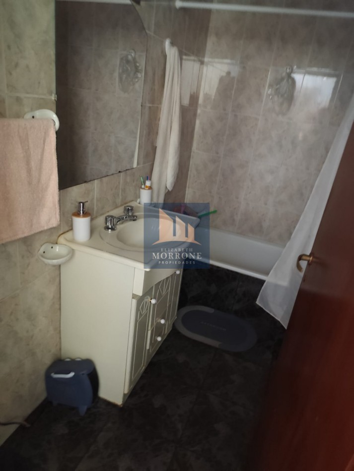 VENTA CASA APTA CREDITO 3 DORMITORIOS Y GARAGE SEMICUBIERTO EN LOTE DE 400 MT2, LAUTARO 100 -TEMPERLEY-