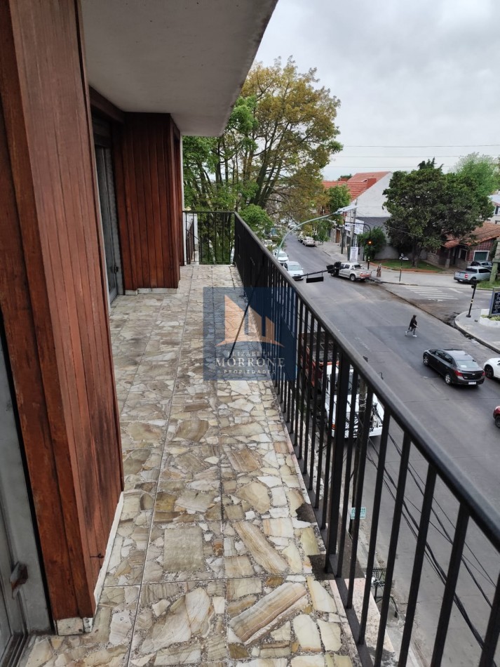 VENTA PISO COMPLETO EN EXCELENTE ZONA, DOS DORMITORIOS, TERRAZA, BALCON Y QUINCHO, AV EVA PERON 1480 -TEMPERLEY-