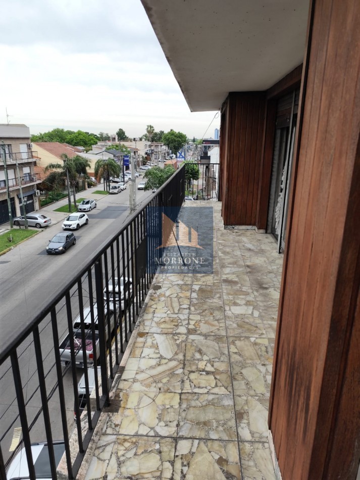 VENTA PISO COMPLETO EN EXCELENTE ZONA, DOS DORMITORIOS, TERRAZA, BALCON Y QUINCHO, AV EVA PERON 1480 -TEMPERLEY-