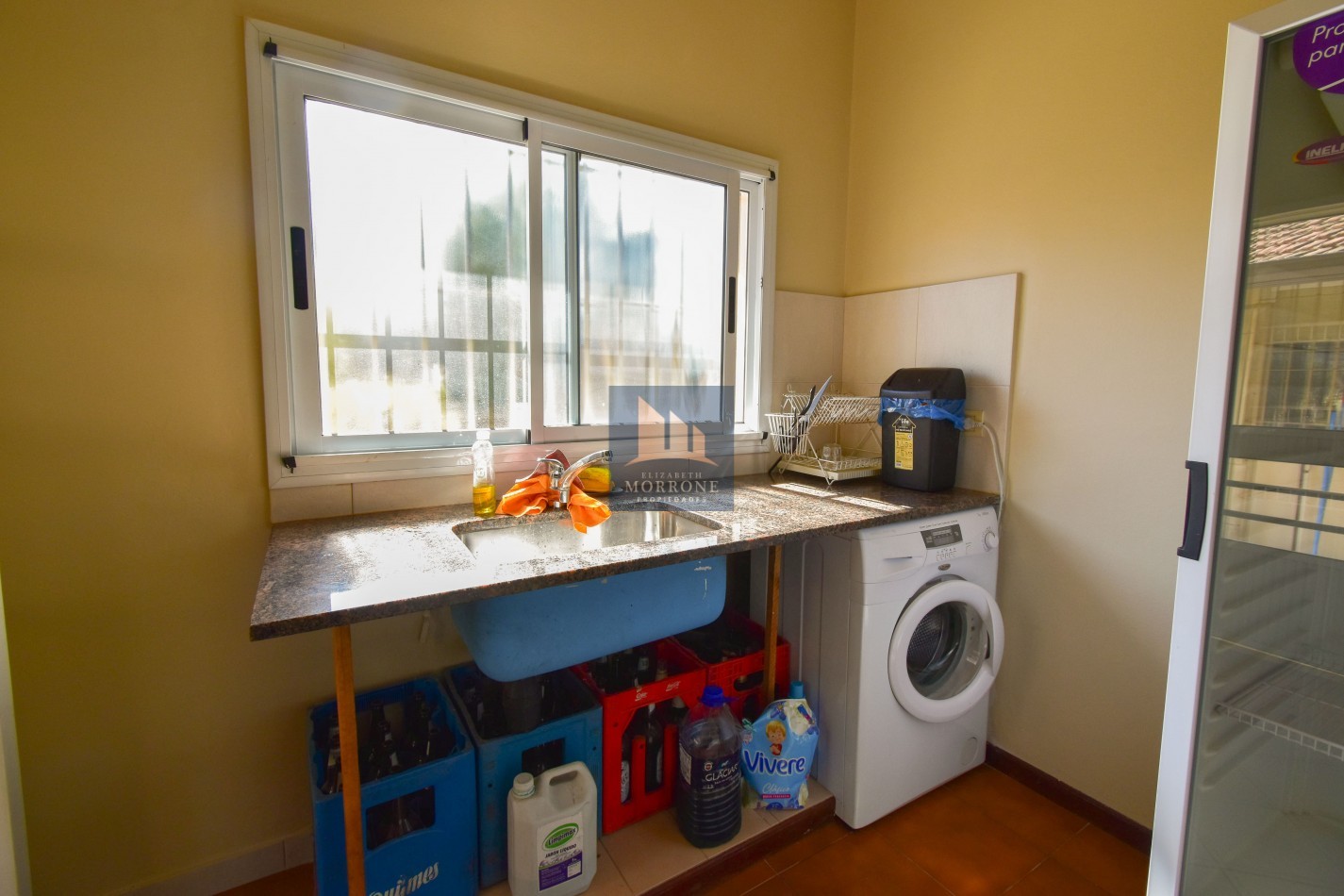 VENTA IMPRESIONANTE CHALET DE CATEGORIA, CON LA COCINA COMPLETAMENTE REMODELADA, 4 DORMITORIOS, LA CASA SE VENDE TOTALMENTE AMUEBLADA, CANGALLO 1400 -TEMPERLEY-