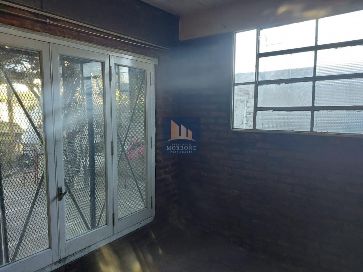 VENTA CASA EN ESQUINA 2 HABITACIONES GALERIA Y GARAGE, EL PICAFLOR 100 -TEMPERLEY-