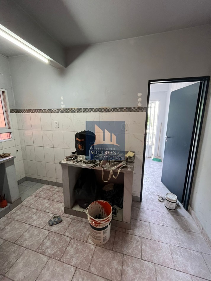 ALQUILER DEPARTAMENTO EN PRIMER PISO AL FRENTE, 2 DORMITORIOS Y PATIO CON LAVADERO, AV EVA PERON 3950 -TEMPERLEY- 