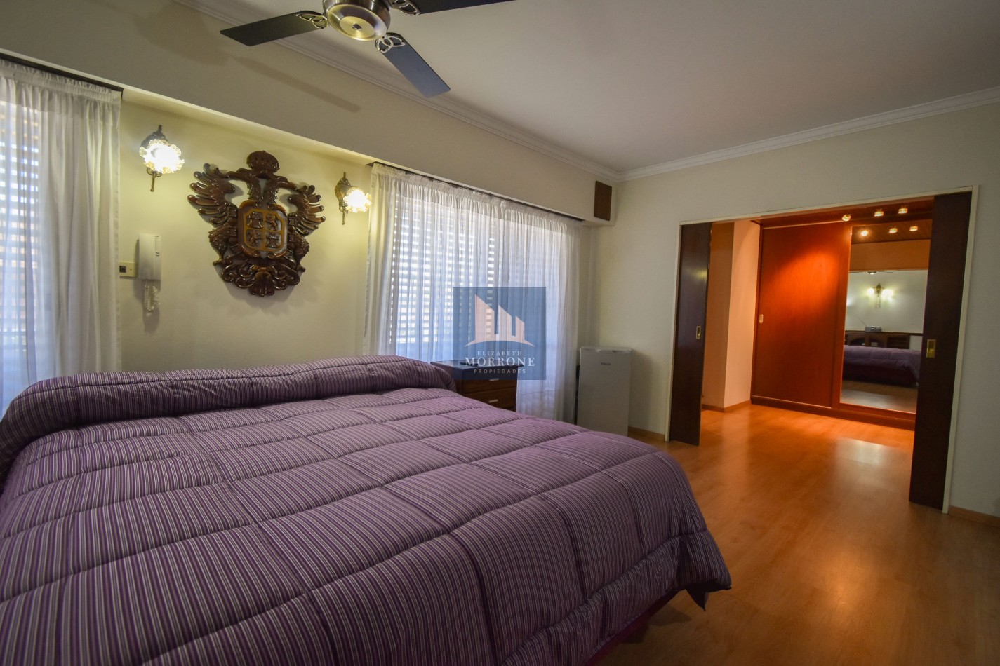VENTA IMPRESIONANTE CHALET DE CATEGORIA, CON LA COCINA COMPLETAMENTE REMODELADA, 4 DORMITORIOS, LA CASA SE VENDE TOTALMENTE AMUEBLADA, CANGALLO 1400 -TEMPERLEY-