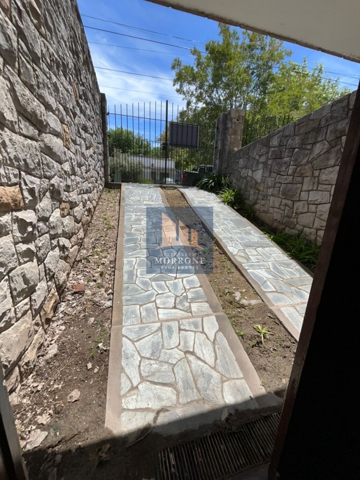 IMPORTANTE CHALET DE CATEGORIA CON 3 DORMITORIOS, SOTANO PARA VARIOS AUTOS Y PARQUE, LA CALANDRIA 4000 -SAN JOSE-