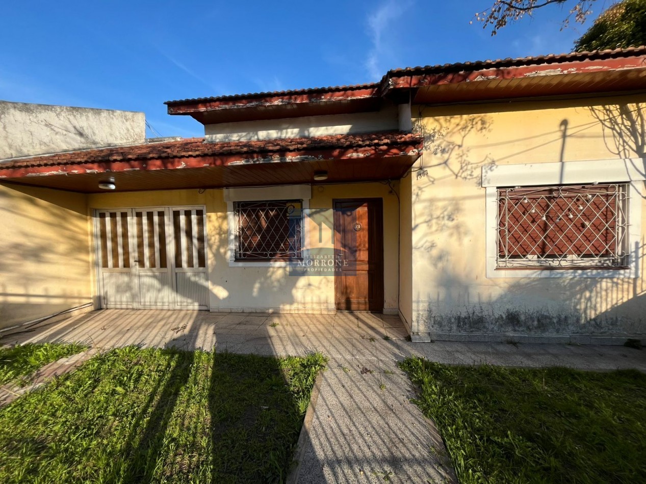 VENTA CASA A RECICLAR CON AMPLIO PATIO Y LUGAR PARA ENTRAR UN AUTO MUY BUENA UBICACION, MALVINAS ARGENTINAS 1347 -TEMPERLEY -
