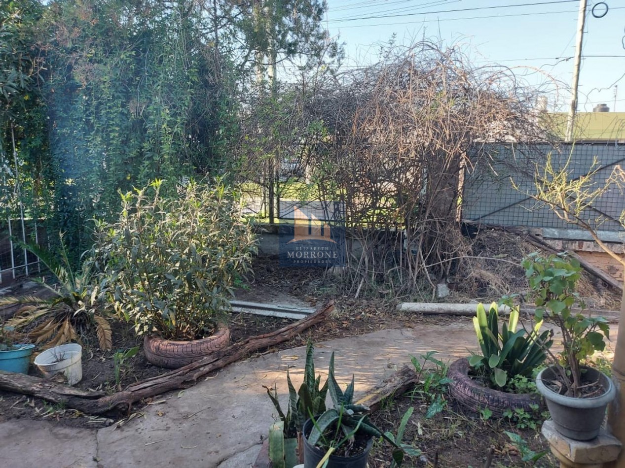 VENTA CASA EN ESQUINA 2 HABITACIONES GALERIA Y GARAGE, EL PICAFLOR 100 -TEMPERLEY-