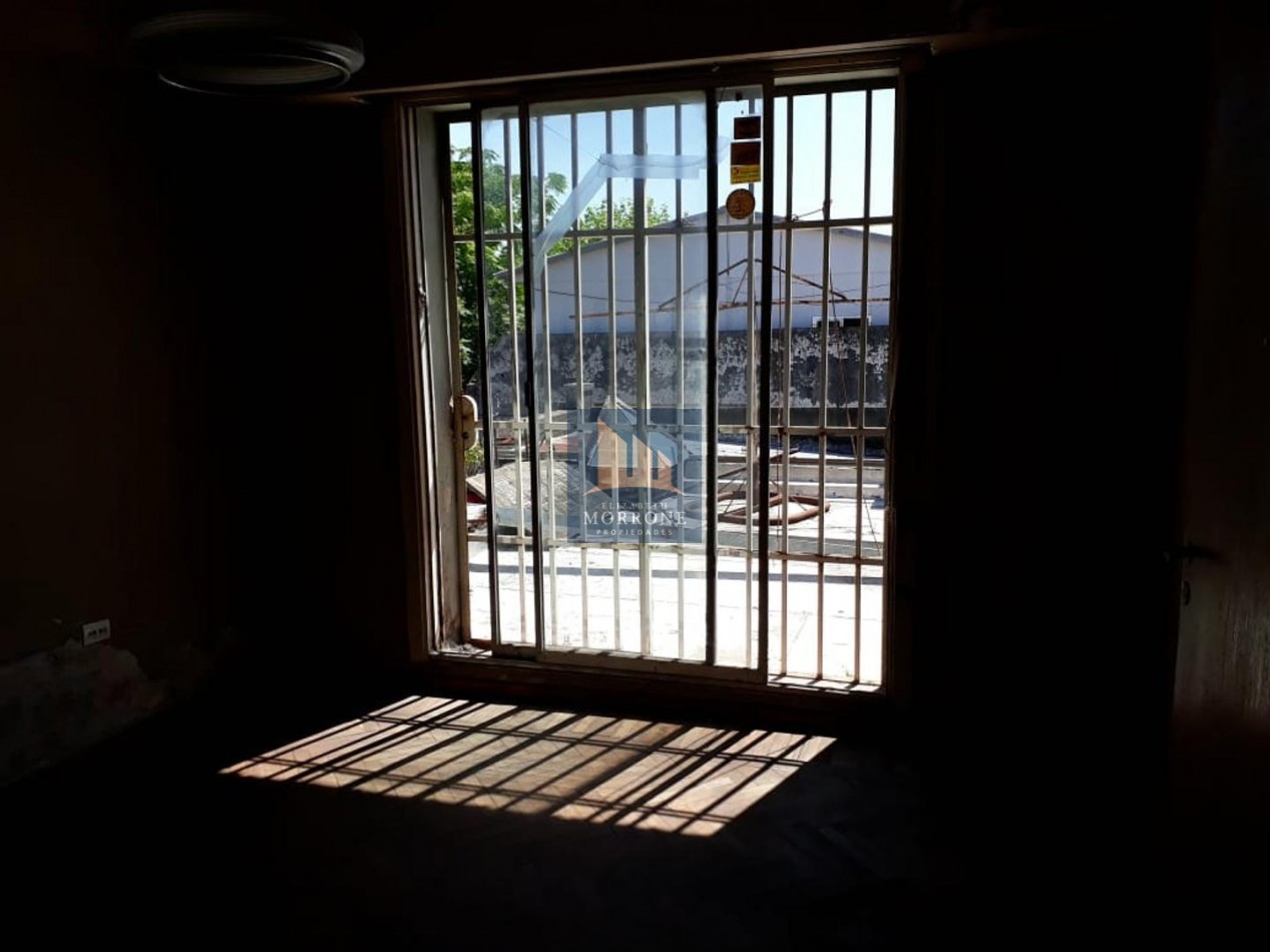 VENTA CASA CON 3 HABITACIONES Y GARAGE, C. CASARES 600 -TEMPERLEY-