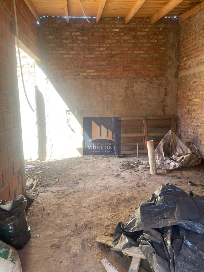 VENTA LOTE DE 20x10 MTS CON EDIFICACION DE 4 DEPARTAMENTOS (2 TERMINADOS), CASTRO CHAVEZ 202 ESQ NARCISO LAPRIDA -MONTE GRANDE-