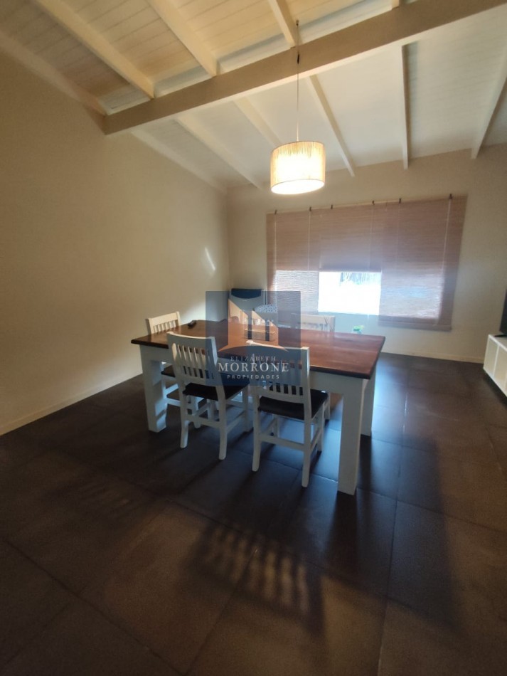 VENTA HERMOSA CASA PLANTA BAJA, EXCELENTE ESTADO TRES AMBIENTES, PARQUE Y PILETA -ZEBALLOS 655 TEMPERLEY-
