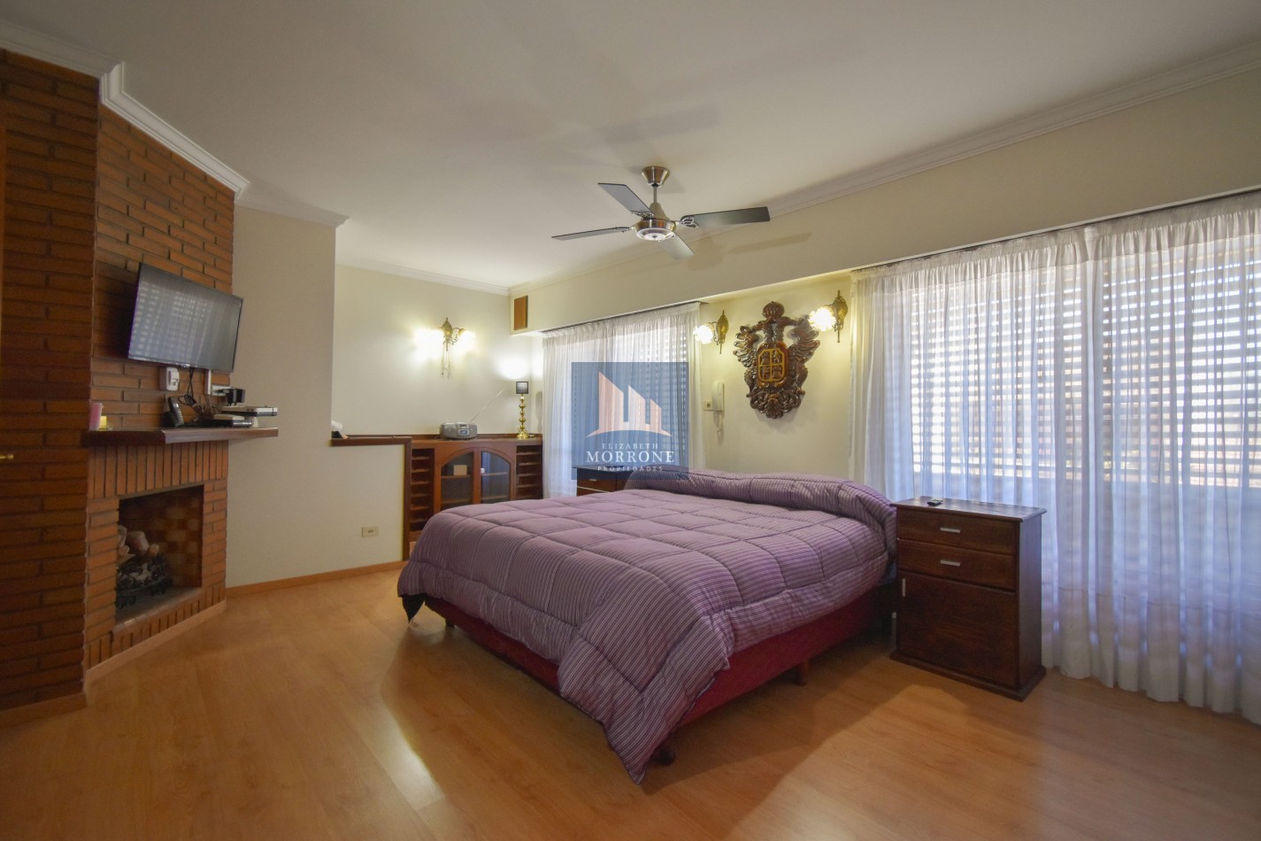 VENTA IMPRESIONANTE CHALET DE CATEGORIA, CON LA COCINA COMPLETAMENTE REMODELADA, 4 DORMITORIOS, LA CASA SE VENDE TOTALMENTE AMUEBLADA, CANGALLO 1400 -TEMPERLEY-