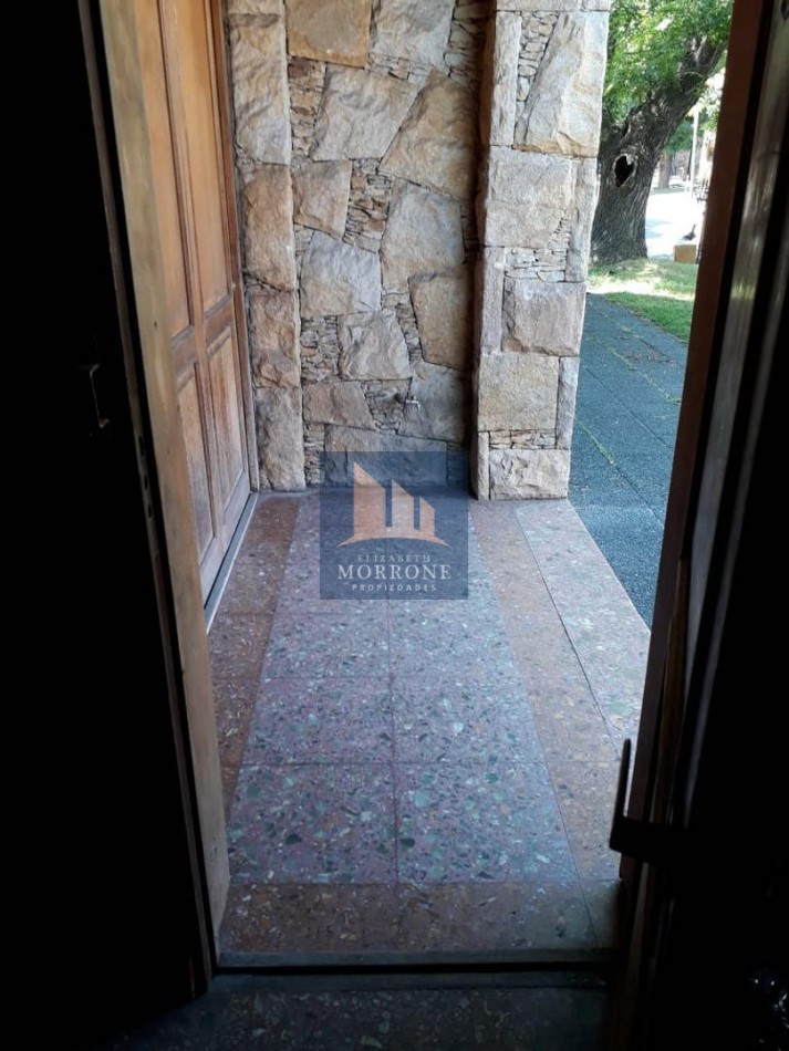 VENTA CASA CON 3 HABITACIONES Y GARAGE, C. CASARES 600 -TEMPERLEY-