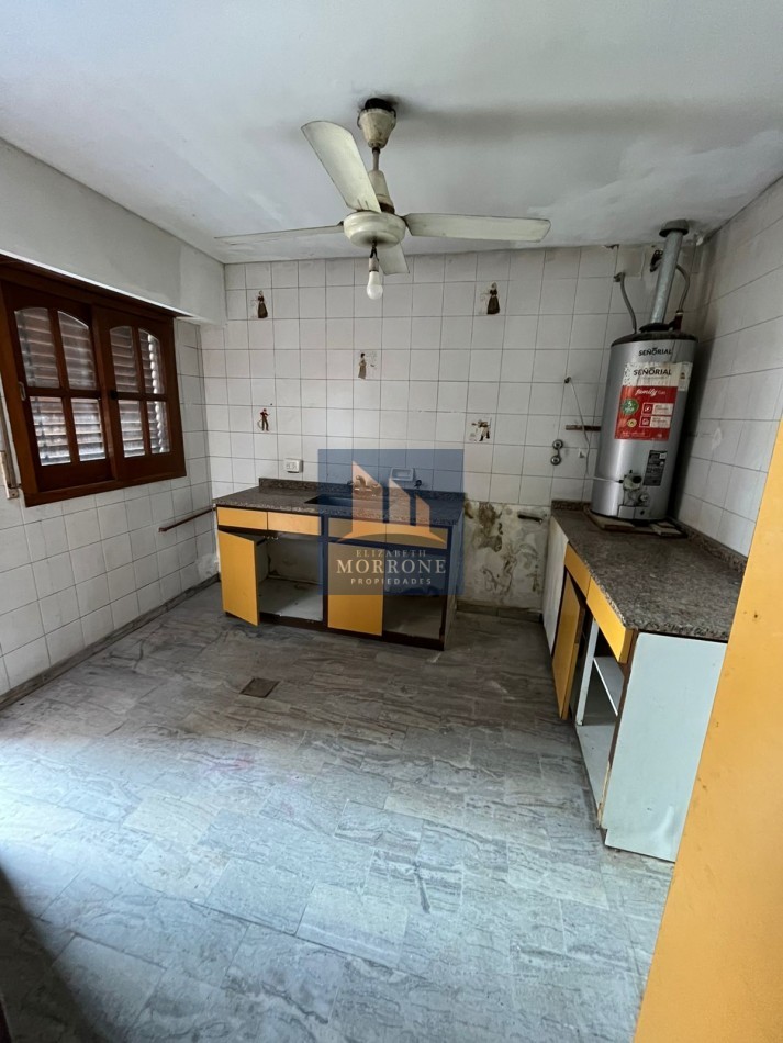 IMPORTANTE CHALET DE CATEGORIA CON 3 DORMITORIOS, SOTANO PARA VARIOS AUTOS Y PARQUE, LA CALANDRIA 4000 -SAN JOSE-