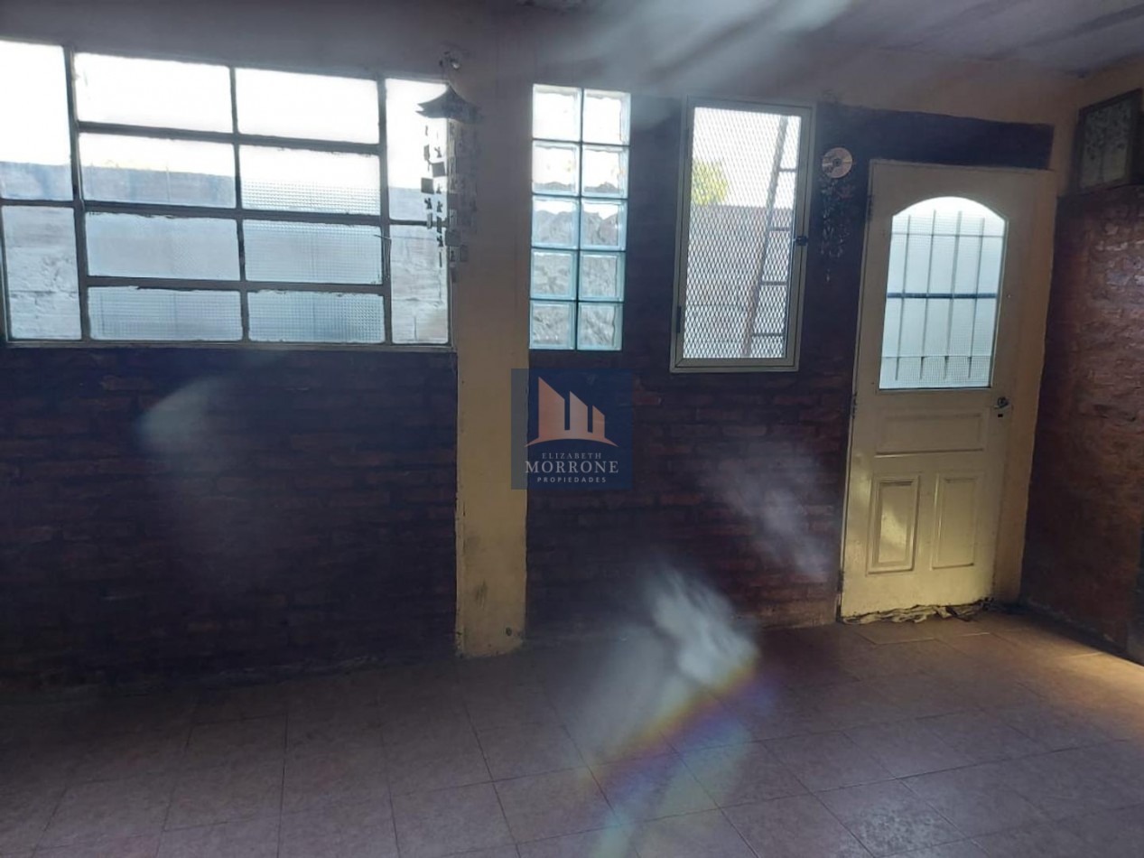 VENTA CASA EN ESQUINA 2 HABITACIONES GALERIA Y GARAGE, EL PICAFLOR 100 -TEMPERLEY-