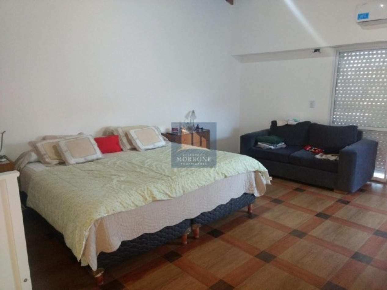VENTA MODERNA CASA 2 PLANTAS CON 3 DORMITORIOS ACEPTA DEPTO 2 AMB EN PARTE DE PAGO, AV. GRAL ARENALES 1000 -BANFIELD ESTE-