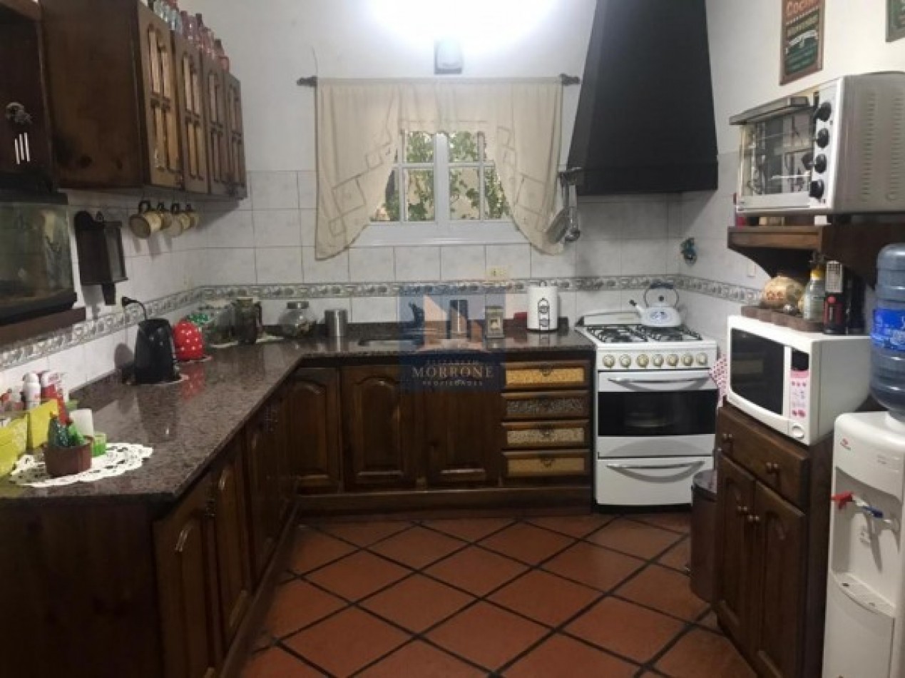 HERMOSA CASA, 4 DORMITORIOS, E ARANA 1700 -LUIS GUILLON-