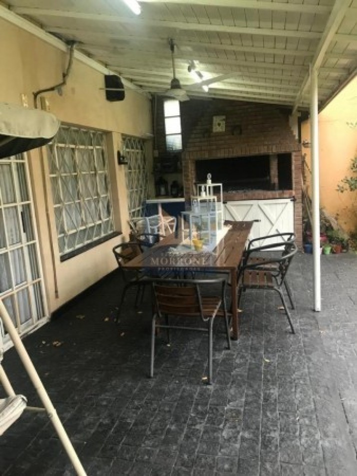 HERMOSA CASA, 4 DORMITORIOS, E ARANA 1700 -LUIS GUILLON-