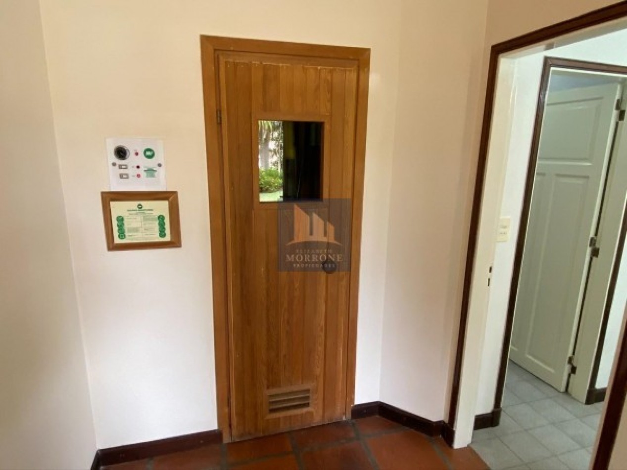 HERMOSA CASA EN VENTA 380 MT2, 3 DORMITORIOS, DR M MORENO 400 -MONTE GRANDE-