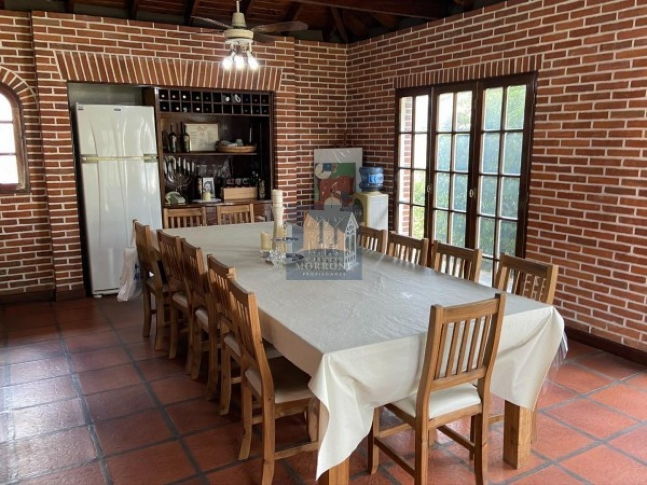 HERMOSA CASA EN VENTA 380 MT2, 3 DORMITORIOS, DR M MORENO 400 -MONTE GRANDE-