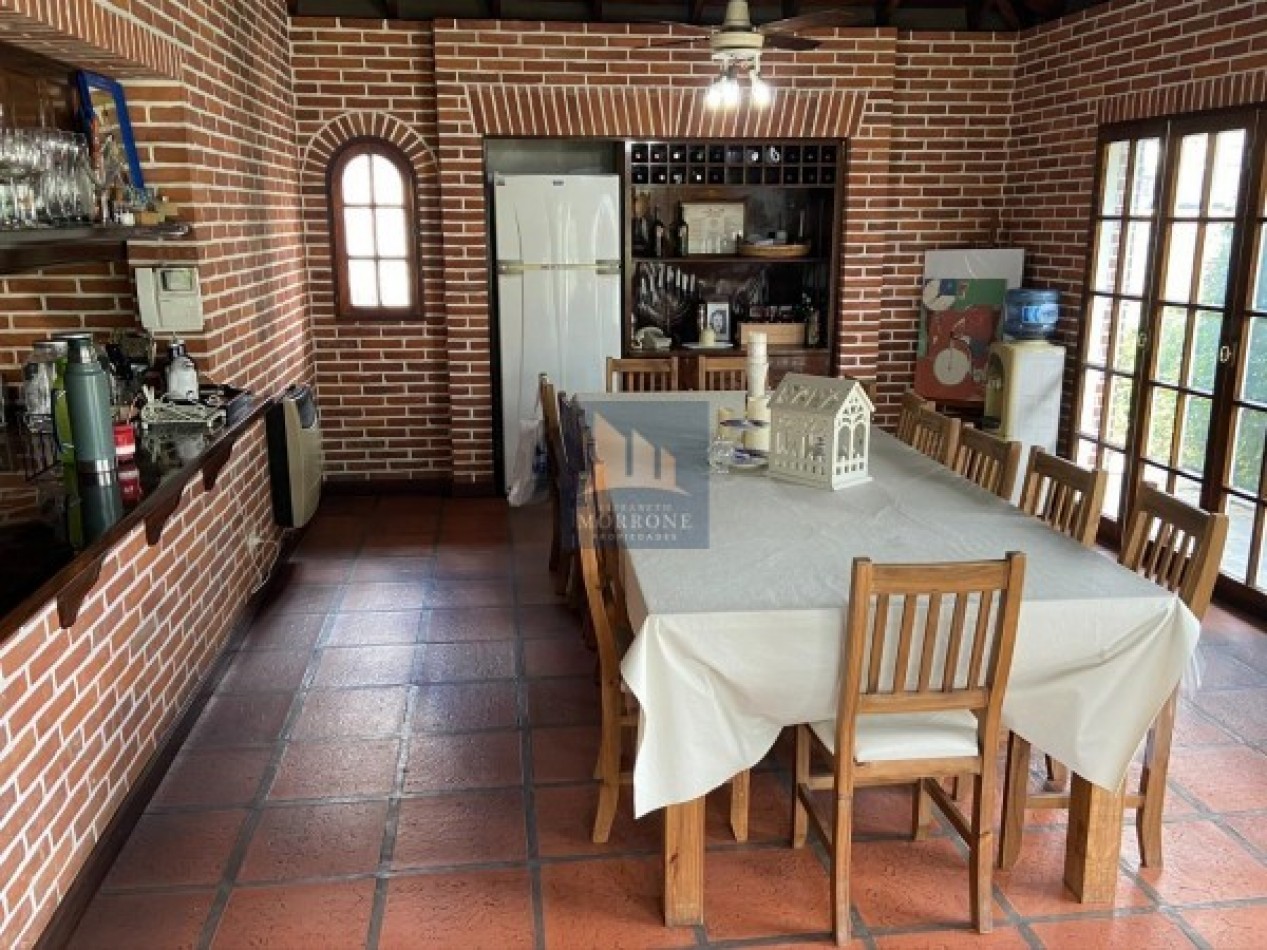 HERMOSA CASA EN VENTA 380 MT2, 3 DORMITORIOS, DR M MORENO 400 -MONTE GRANDE-