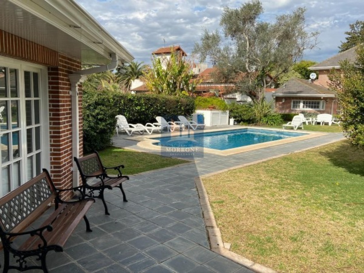 HERMOSA CASA EN VENTA 380 MT2, 3 DORMITORIOS, DR M MORENO 400 -MONTE GRANDE-