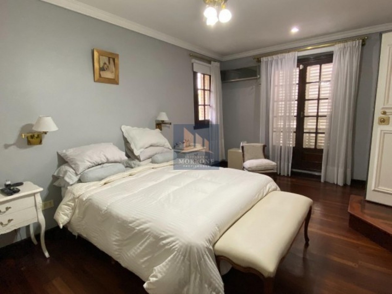 HERMOSA CASA EN VENTA 380 MT2, 3 DORMITORIOS, DR M MORENO 400 -MONTE GRANDE-