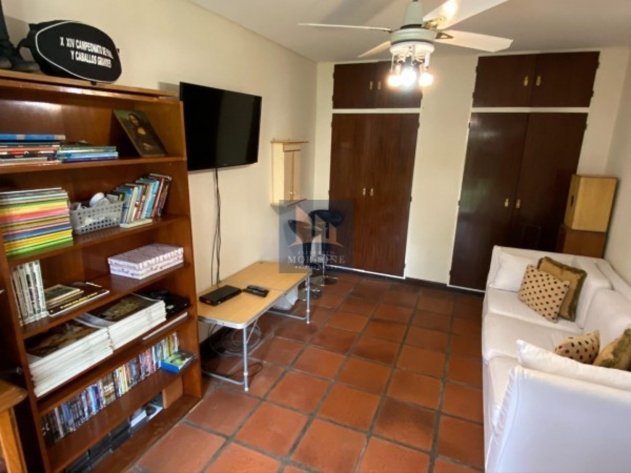 HERMOSA CASA EN VENTA 380 MT2, 3 DORMITORIOS, DR M MORENO 400 -MONTE GRANDE-