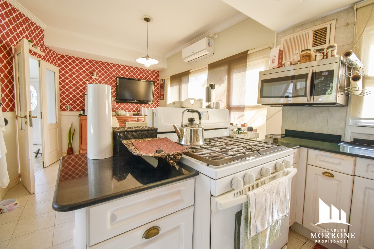 VENTA IMPONENTE CASA 3 DORMITORIOS, QUINCHO, JACUZZI, COUNTRY EL RODAL -ESTEBAN ECHEVERRIA-