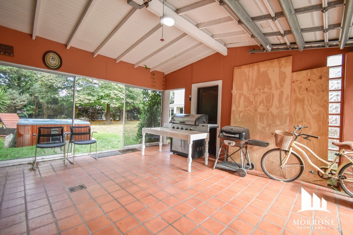 VENTA IMPONENTE CASA 3 DORMITORIOS, QUINCHO, JACUZZI, COUNTRY EL RODAL -ESTEBAN ECHEVERRIA-