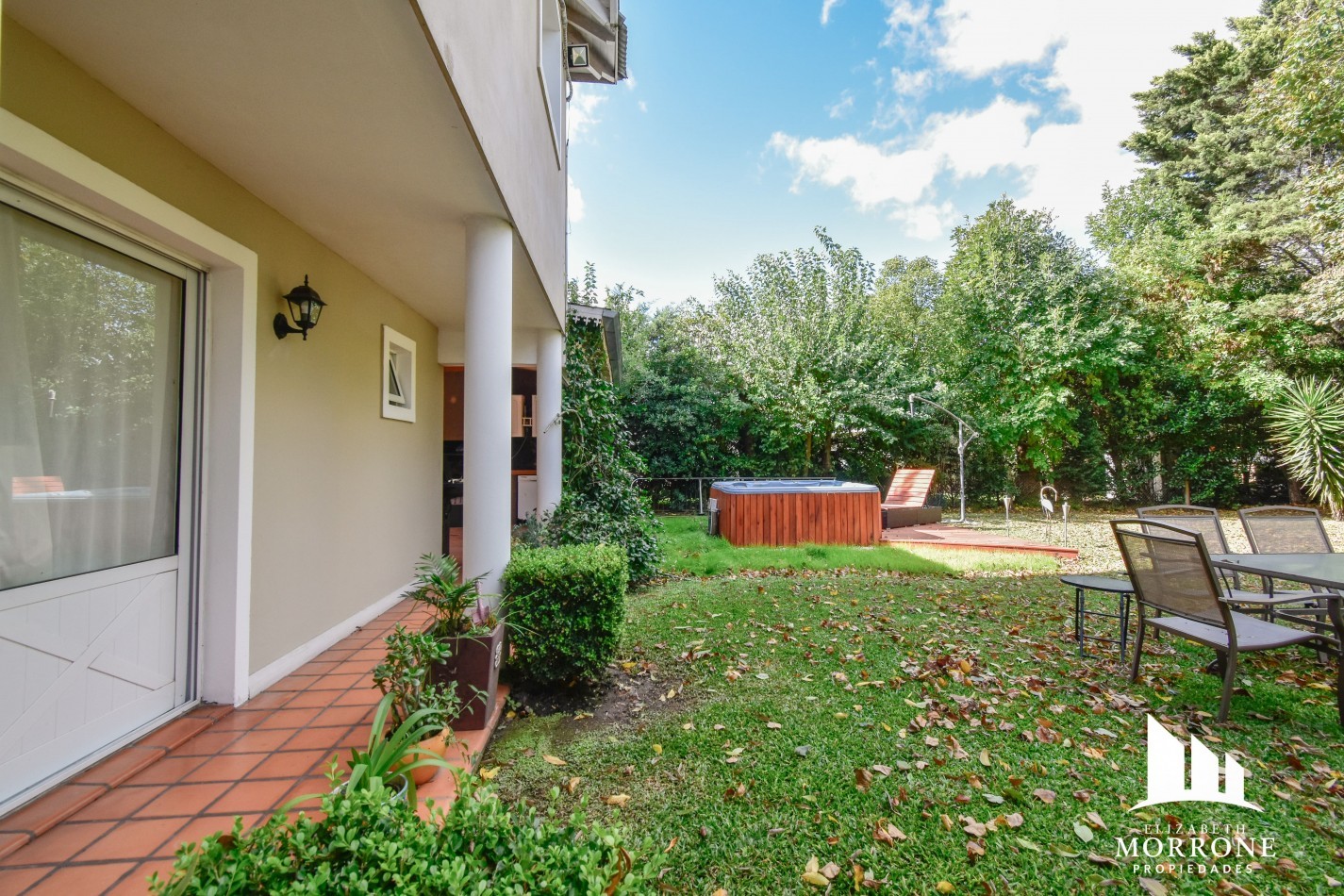 VENTA IMPONENTE CASA 3 DORMITORIOS, QUINCHO, JACUZZI, COUNTRY EL RODAL -ESTEBAN ECHEVERRIA-