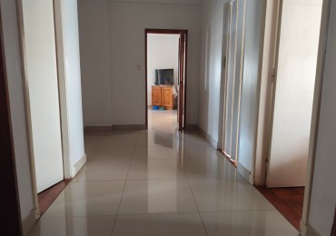 VENTA ESPECTACULAR PROPIEDAD MULTIFAMILIAR -HERMOSA CASA EN PLANTA ALTA Y DOS DEPARTAMENTOS EN PLANTA BAJA, PARQUE Y GARAJE IDEAL PARA VIVIENDA Y RENTA, MAHATMA GANDHI 1203 -TEMPERLEY-