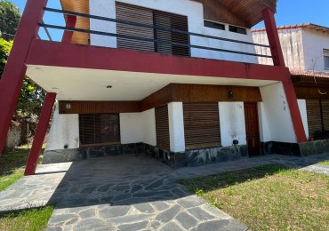 ALQUILER CASA 3 DORMITORIOS, PISCINA, PARRILLA, PATIO, EXCELENTE UBICACION, QUINTANA 700 -ADROGUE-