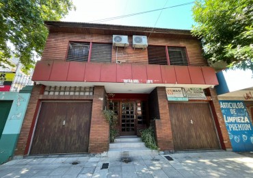 VENTA DEPARTAMENTO CONTRAFRENTE APTO CREDITO EN PRIMER PISO, 2 AMBIENTES, CON TERRAZA COMPARTIDA, A MEDIA CUADRA DE AV HIPOL. IRIGOYEN AL 6800, URIARTE 273 -REMEDIOS DE ESCALADA- 
