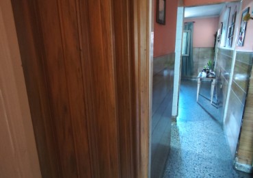 VENTA CASA CON LOCAL, ZONA COMERCIAL, 3 DORMITORIOS, LOCAL CON CORTINA, BAÑO, ENTREPISO Y SECTOR DE VENTA, JOAQUIN V GONZALEZ 2600 -BURZACO-