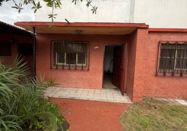 VENTA CASA 2 DORMITORIOS, LUGAR SEMICUBIERTO PARA GUARDAR EL AUTO, PATIO CON PARRILLA, JUNCAL 2391 -TEMPERLEY-